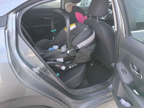 Used 2022 Nissan Sentra SV w/ Lighting Package image 17