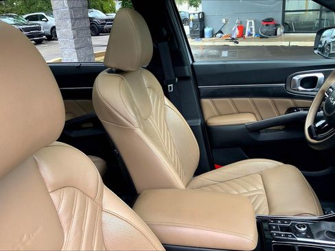 Used 2024 Kia Sorento SX Prestige w/ Olive Brown Leather Package image 9