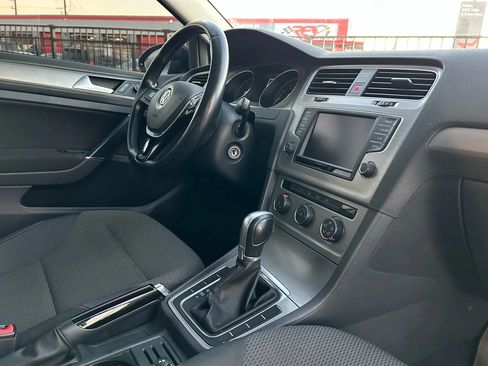 Used 2016 Volkswagen Golf S image 14