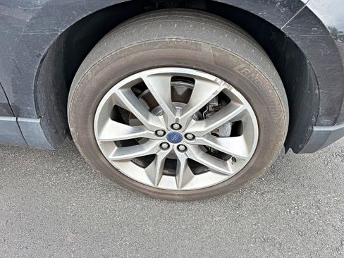 Used 2018 Ford Edge Titanium w/ Equipment Group 301A AWD/4WD image 11