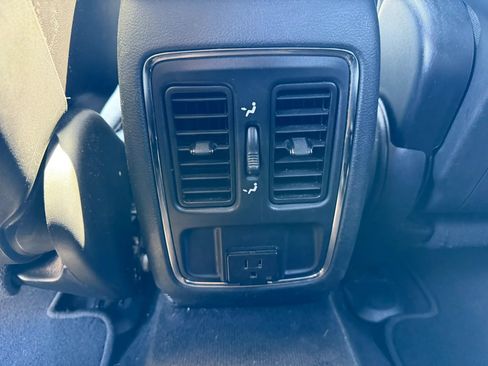 Used 2017 Jeep Grand Cherokee Altitude RWD image 17