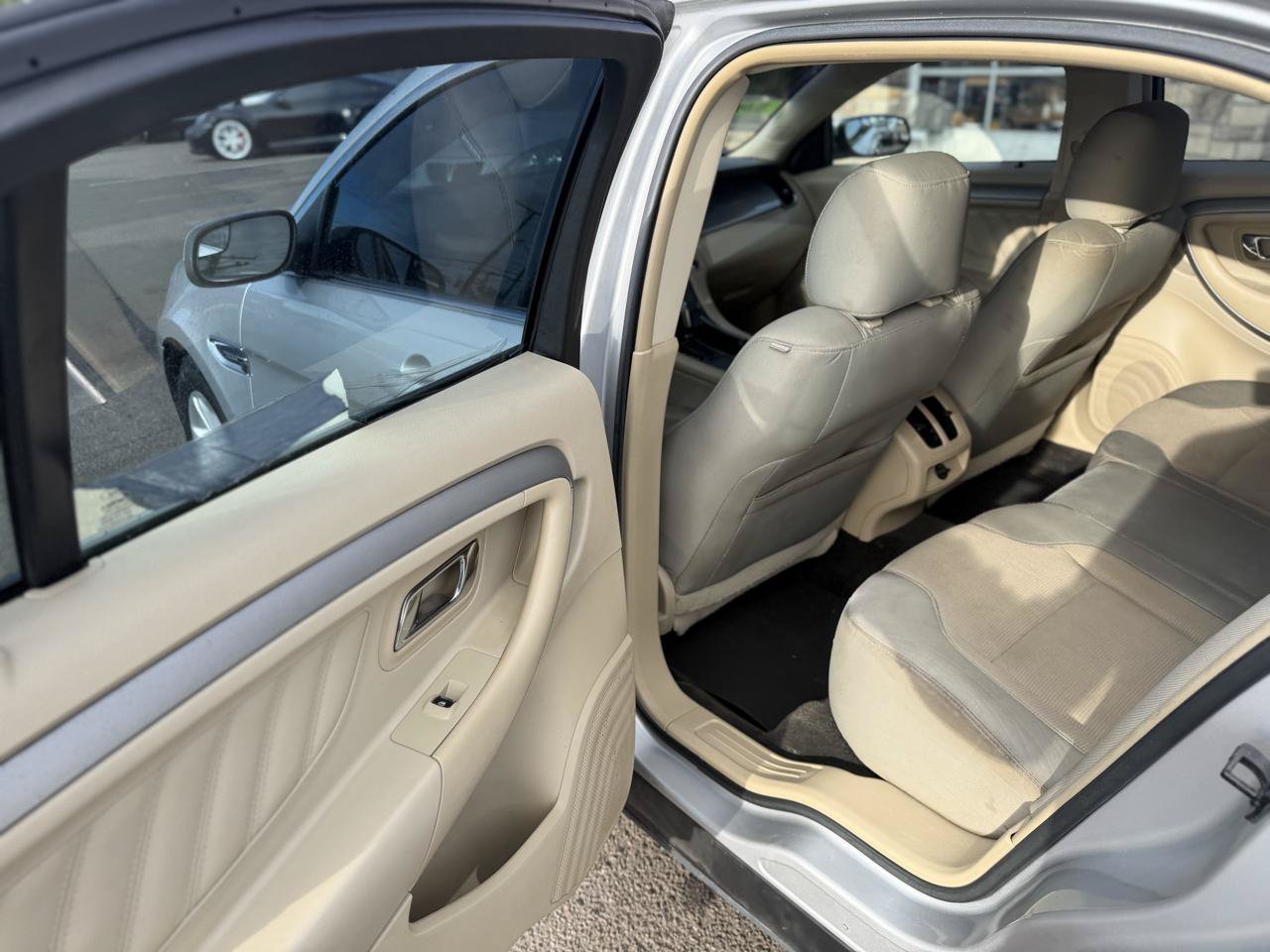 Used 2015 Ford Taurus SEL FWD image 12
