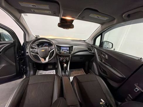 Used 2022 Chevrolet Trax LT w/ LT Convenience Package FWD image 19