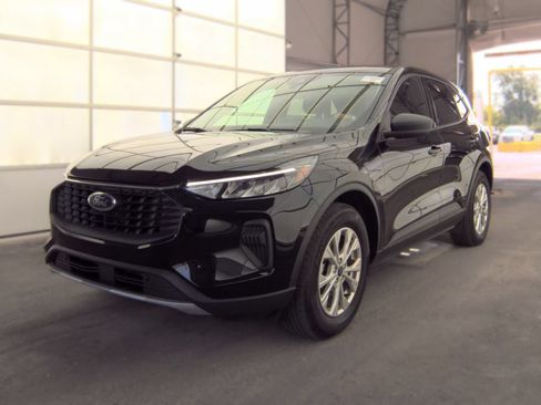 Used 2025 Ford Escape Active AWD/4WD image 4