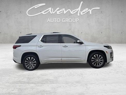 Used 2023 Chevrolet Traverse Premier FWD image 2