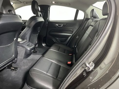 Used 2019 Volvo S60 T6 Momentum w/ Multimedia Package image 19