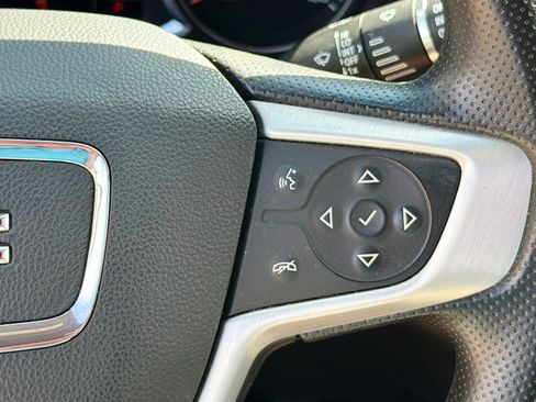 Used 2021 GMC Acadia SLE w/ Driver Convenience Package FWD image 17