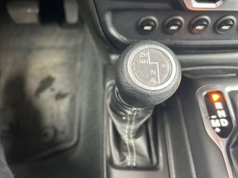 Used 2024 Jeep Gladiator Sport image 28