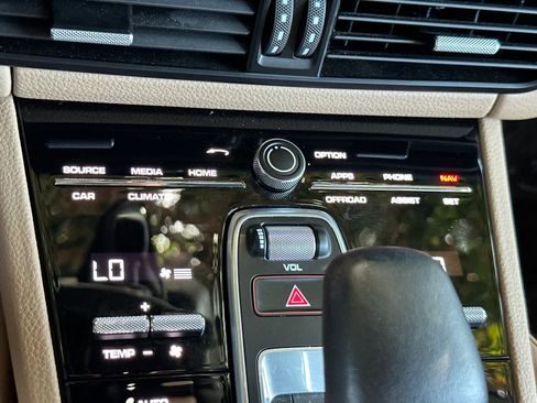 Certified 2023 Porsche Cayenne AWD/4WD image 24