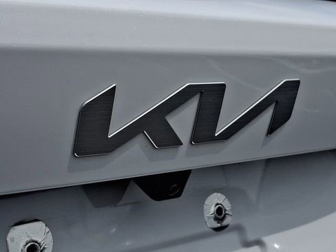 Certified 2025 Kia Sorento LX FWD image 29