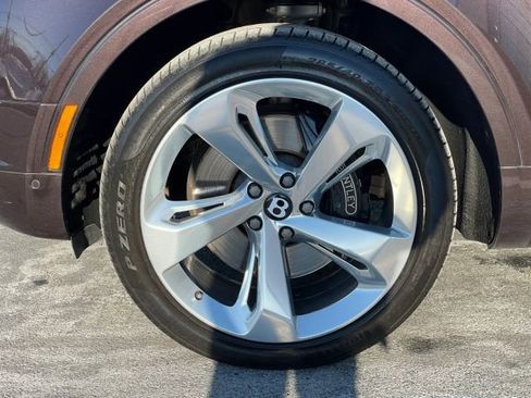 Used 2018 Bentley Bentayga Onyx Edition image 18