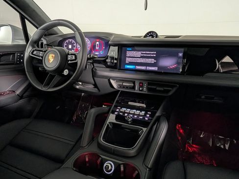 Certified 2025 Porsche Cayenne GTS AWD/4WD image 22