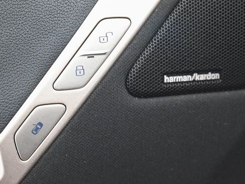 Used 2024 BMW iX xDrive50 w/ Premium Package image 9