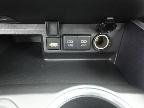 Used 2021 Toyota Highlander XSE FWD image 19