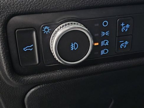 Used 2022 Ford Explorer XLT w/ Equipment Group 202A AWD/4WD image 29