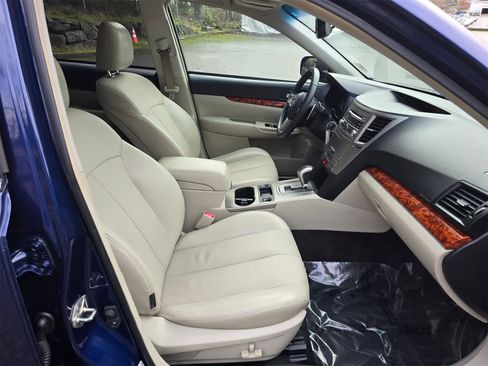 Used 2011 Subaru Outback 3.6R Limited w/ PWR Moonroof Pkg image 28