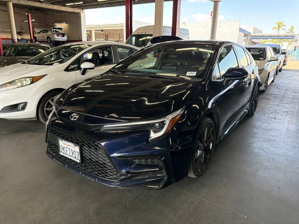 Used 2024 Toyota Corolla SE w/ SE Premium Package FWD image 3