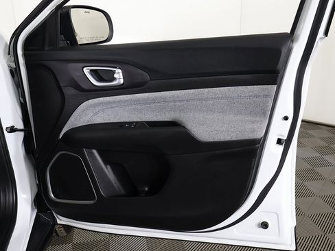 Used 2022 Jeep Compass Latitude w/ Convenience Group image 22