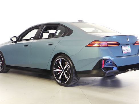 Used 2026 BMW 530i w/ M Sport Package RWD image 9