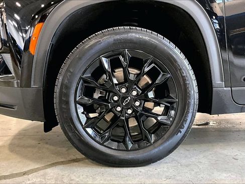 Used 2024 Chevrolet Traverse LT w/ Midnight/Sport Edition FWD image 7