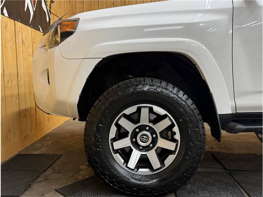 Used 2018 Toyota 4Runner TRD Off-Road AWD/4WD image 9