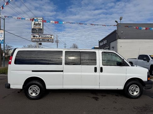 Used 2016 GMC Savana 3500 LS w/ Chrome Appearance Package image 8