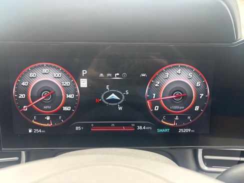 Used 2025 Hyundai Elantra SEL FWD image 2