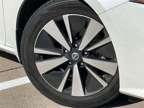 Used 2021 Nissan Altima 2.5 SV w/ SV Premium Package image 9