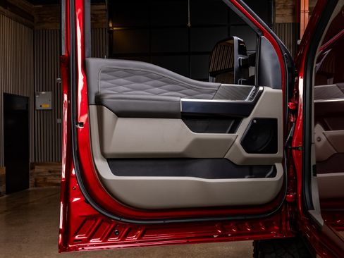 Used 2026 Ford F250 Platinum w/ Platinum Plus Package image 35