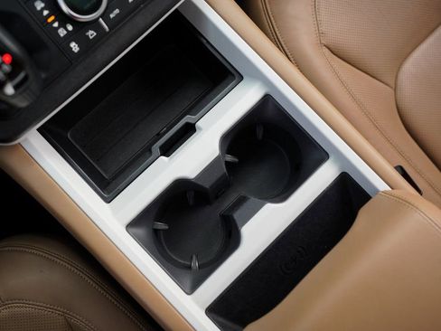 Used 2025 Land Rover Defender 110 S image 33