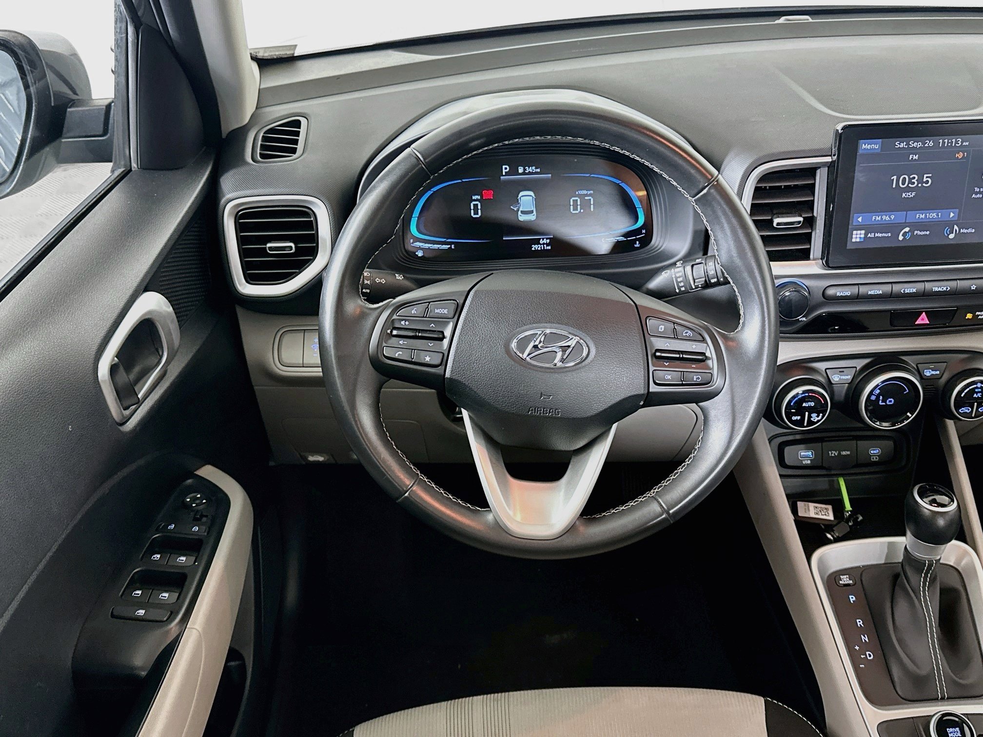 Used 2025 Hyundai Venue SEL FWD image 18