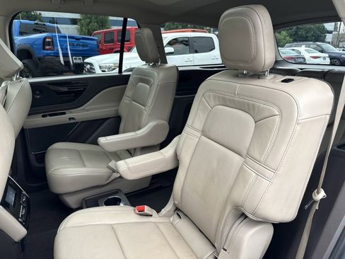 Used 2021 Lincoln Aviator Reserve image 14