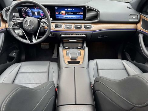 Used 2024 Mercedes-Benz GLE 350 4MATIC w/ Winter Package image 16