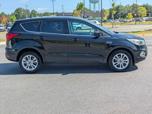 Used 2019 Ford Escape SE FWD image 3