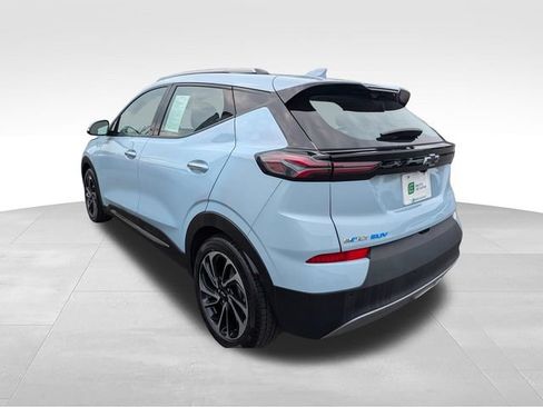 Used 2023 Chevrolet Bolt EUV Premier w/ Sun & Sound Package FWD image 5