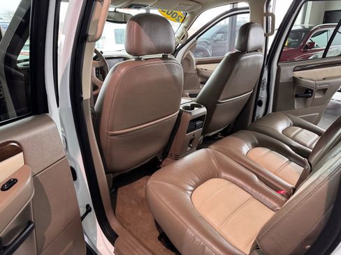 Used 2005 Ford Explorer Eddie Bauer image 18