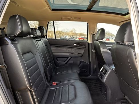 Used 2023 Volkswagen Atlas SEL Premium image 33