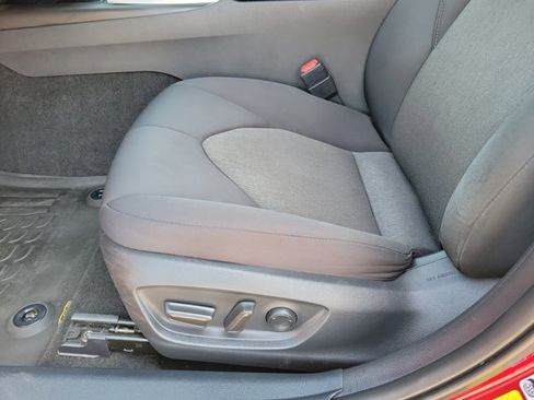 Used 2022 Toyota Camry LE image 6