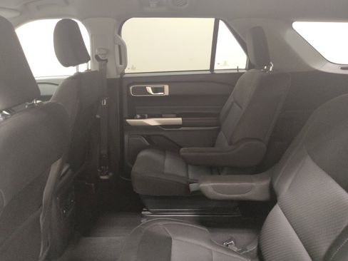 Used 2023 Ford Explorer XLT AWD/4WD image 18