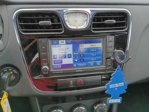 Used 2011 Chrysler 200 Touring image 13