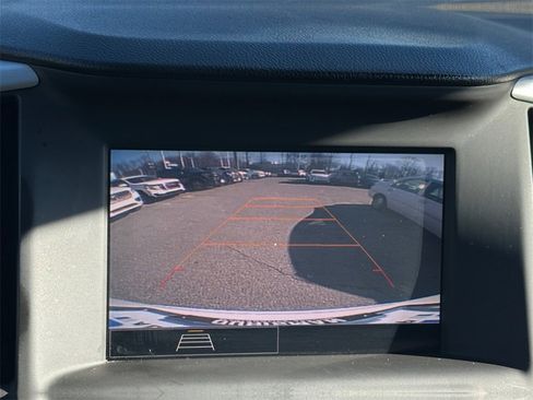 Used 2022 GMC Terrain SLE image 17