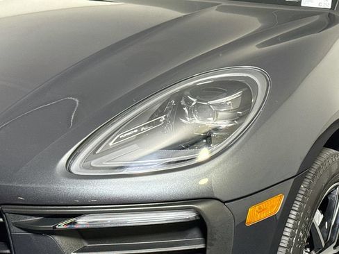 Certified 2025 Porsche Macan AWD/4WD image 25