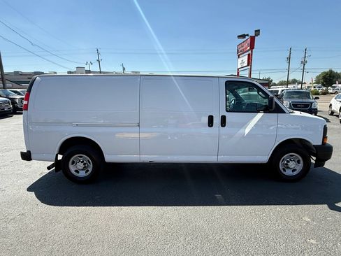 Used 2017 Chevrolet Express 3500 Extended RWD image 6