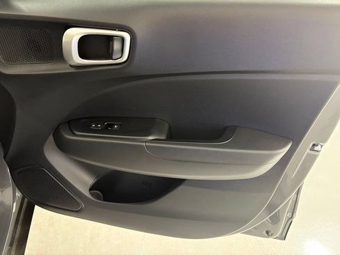 Used 2025 Hyundai Venue SEL FWD image 43