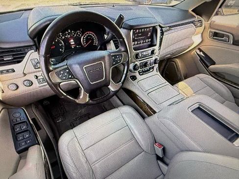 Used 2015 GMC Yukon XL Denali w/ Premium Package image 5