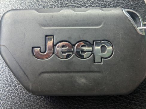 Used 2022 Jeep Wrangler Unlimited Sport image 32