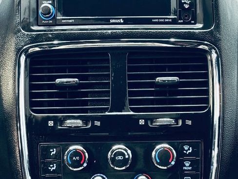 Used 2019 Dodge Grand Caravan SXT image 15