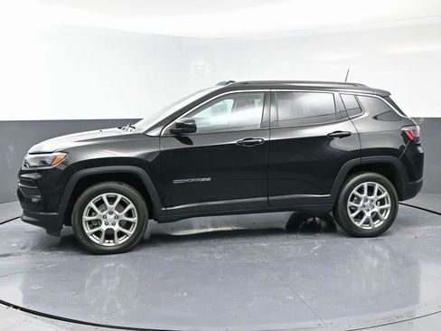 Used 2022 Jeep Compass Latitude w/ Sun and Sound Group image 6