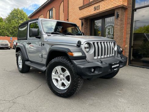 Used 2018 Jeep Wrangler Sport AWD/4WD image 17
