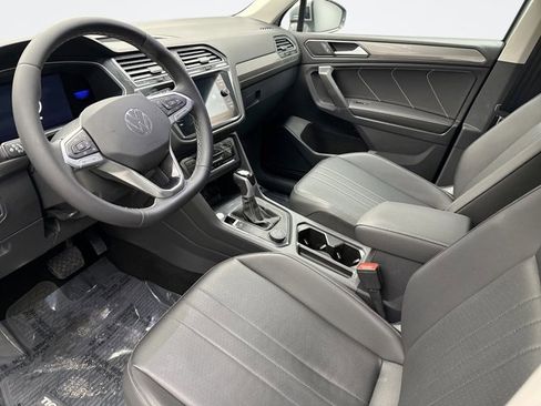 Used 2022 Volkswagen Tiguan SE image 10